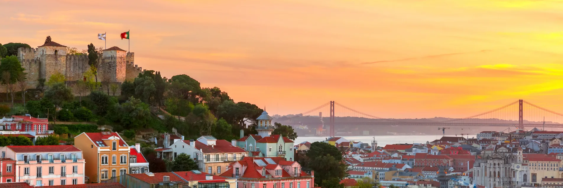 Vue de la piscine de l'hôtel à Lisbonne