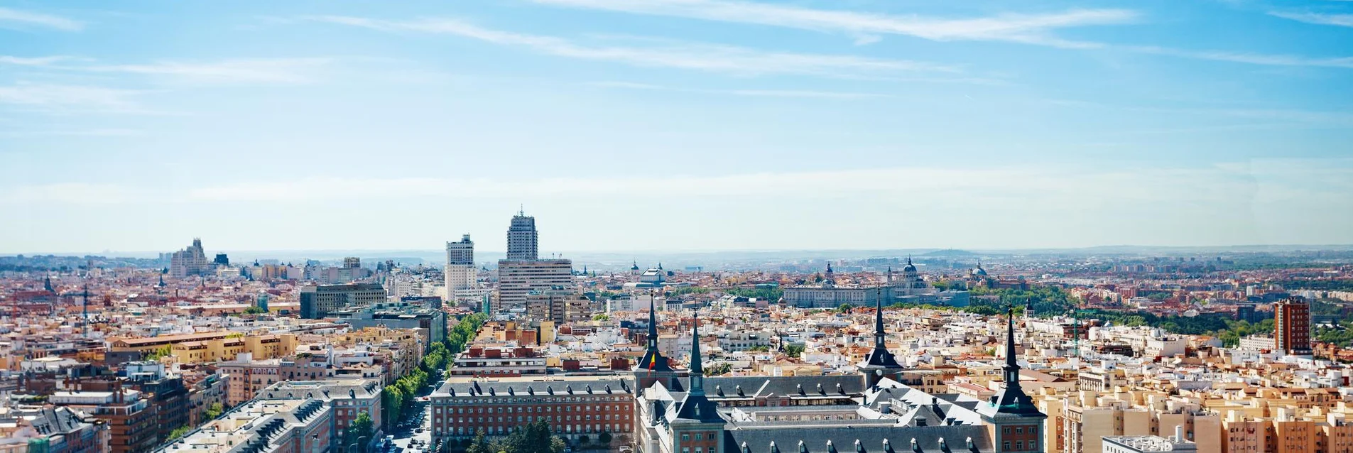 Vue de la piscine de l'hôtel à Madrid