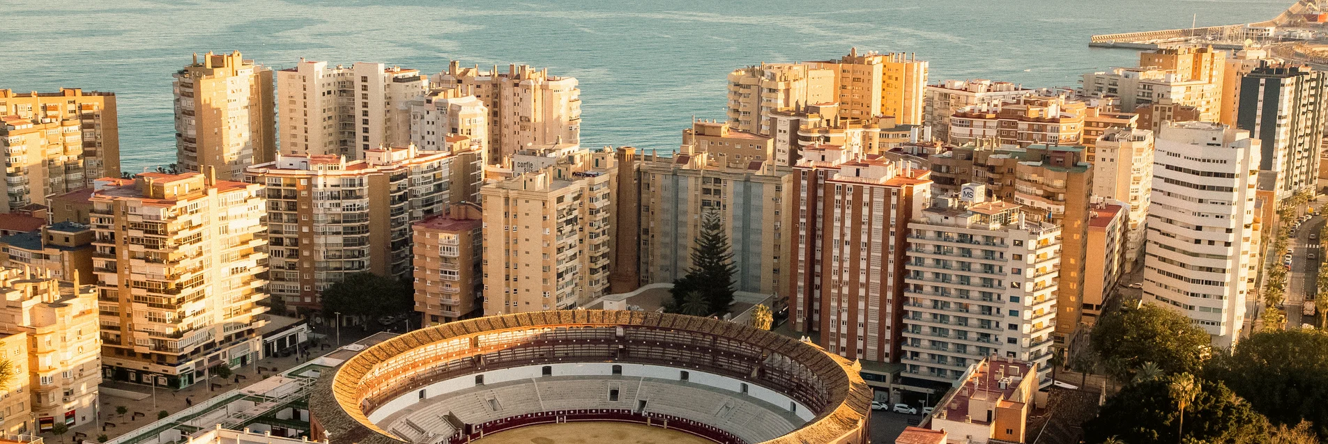 Vue de la piscine de l'hôtel à Malaga